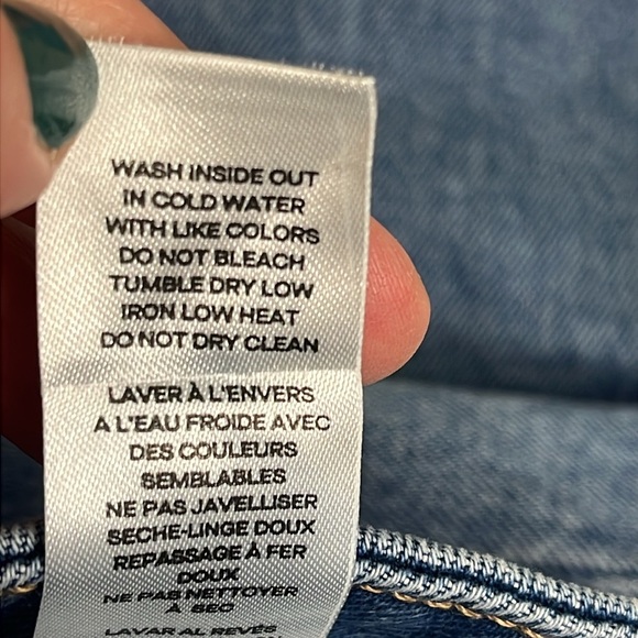 Good American Good Boy distressed knees indigo blue jeans - Picture 15 of 17